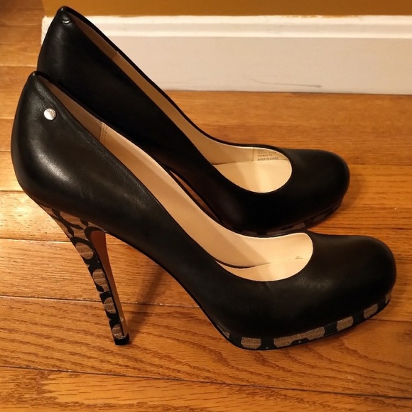 COACH Alexa Nappa Leather Signature Heels! 👠 ❤️ - Picture 2 of 6